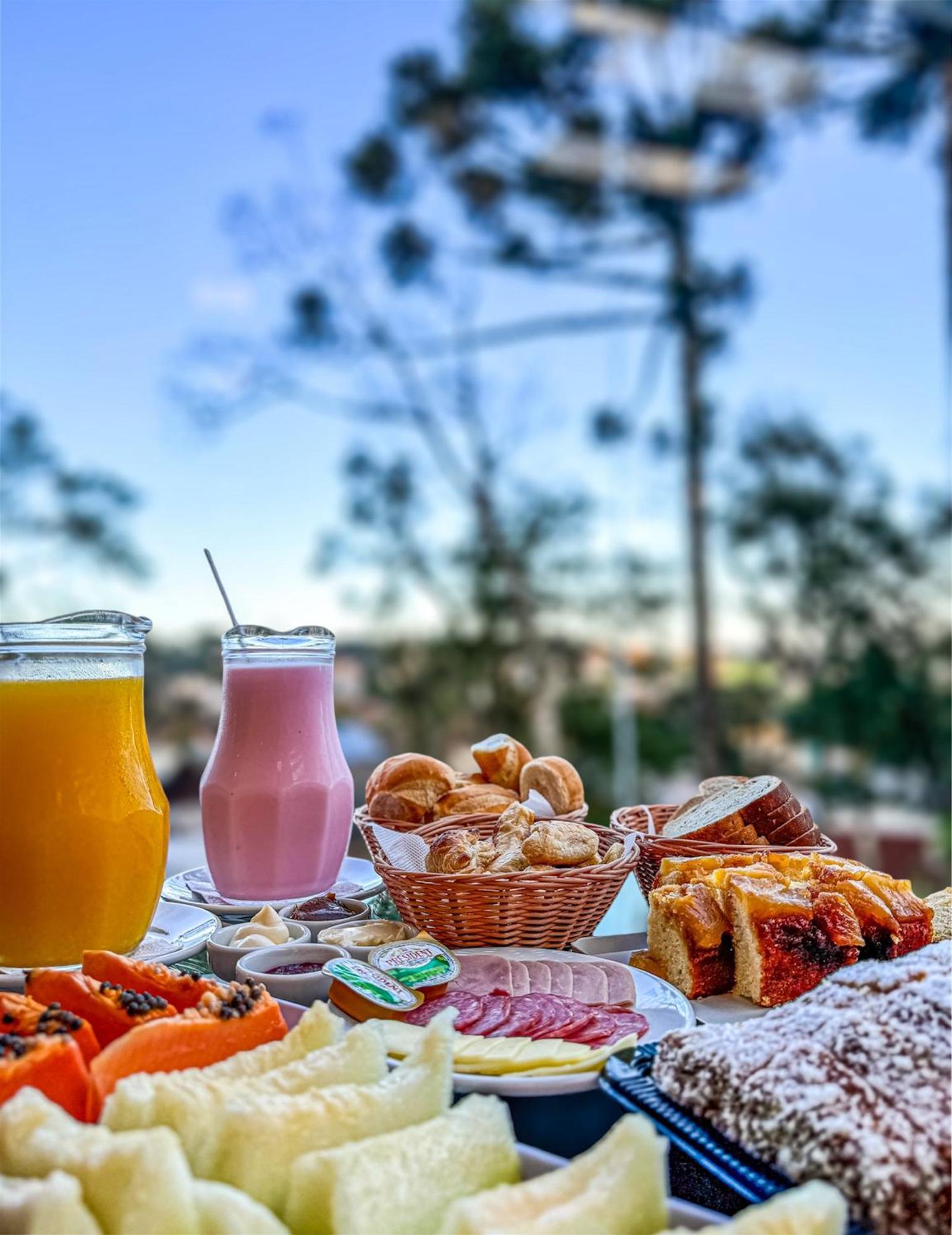 Hotel Golden Hills كانيلا المظهر الخارجي الصورة